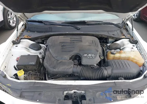 2013 Chrysler 300 Motown from USA, damaged, VIN 2C3CCAAG8DH697784